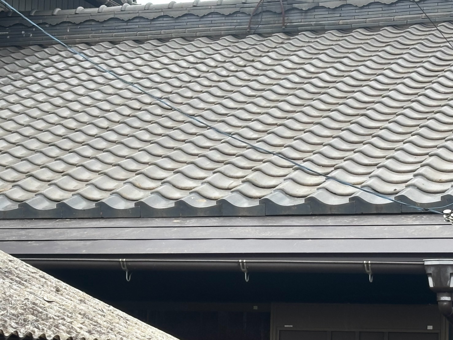 あま市：軒裏の傷みから見つかった雨漏り　増築部分を優先補修した事例