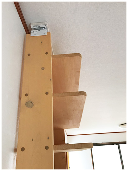 A様邸の移動可能な壁面収納家具